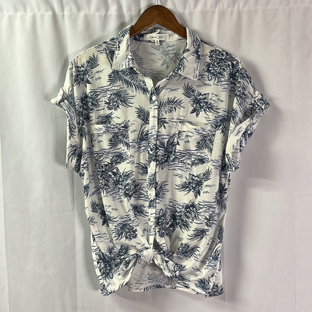Eden & Olivia Blue Tropical Print Button Down Tie Front Shirt